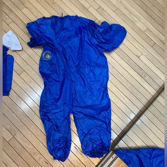 Blue inflatable suit - Picture 3 of 7